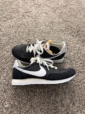 Nike Black and White Waffle Trainer 2